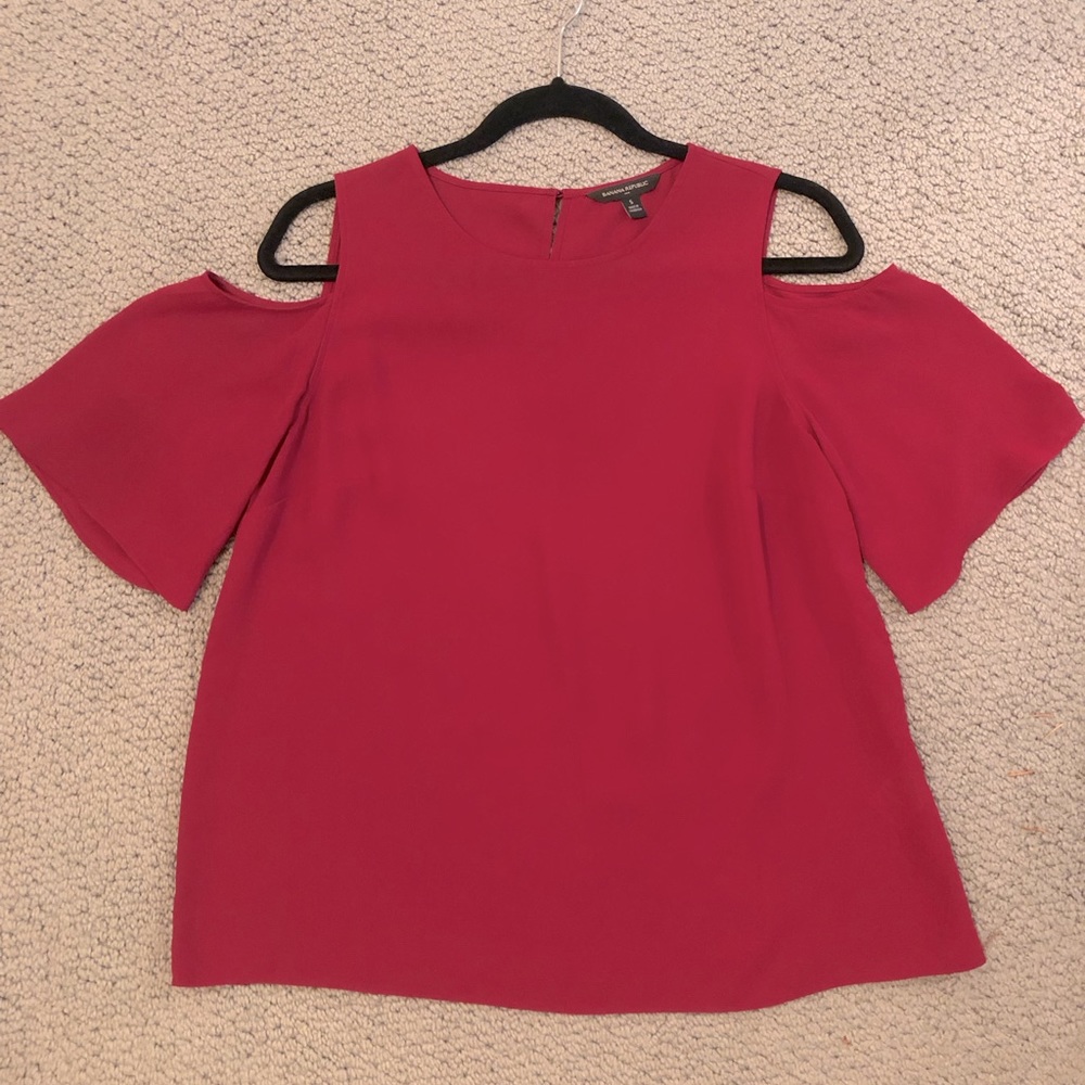 EUC Banana Republic cold shoulder top size small